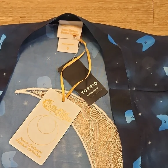 NWT SAILER MOON X TORRID 3X Blue Moon Top with Lace Trim - Picture 3 of 7